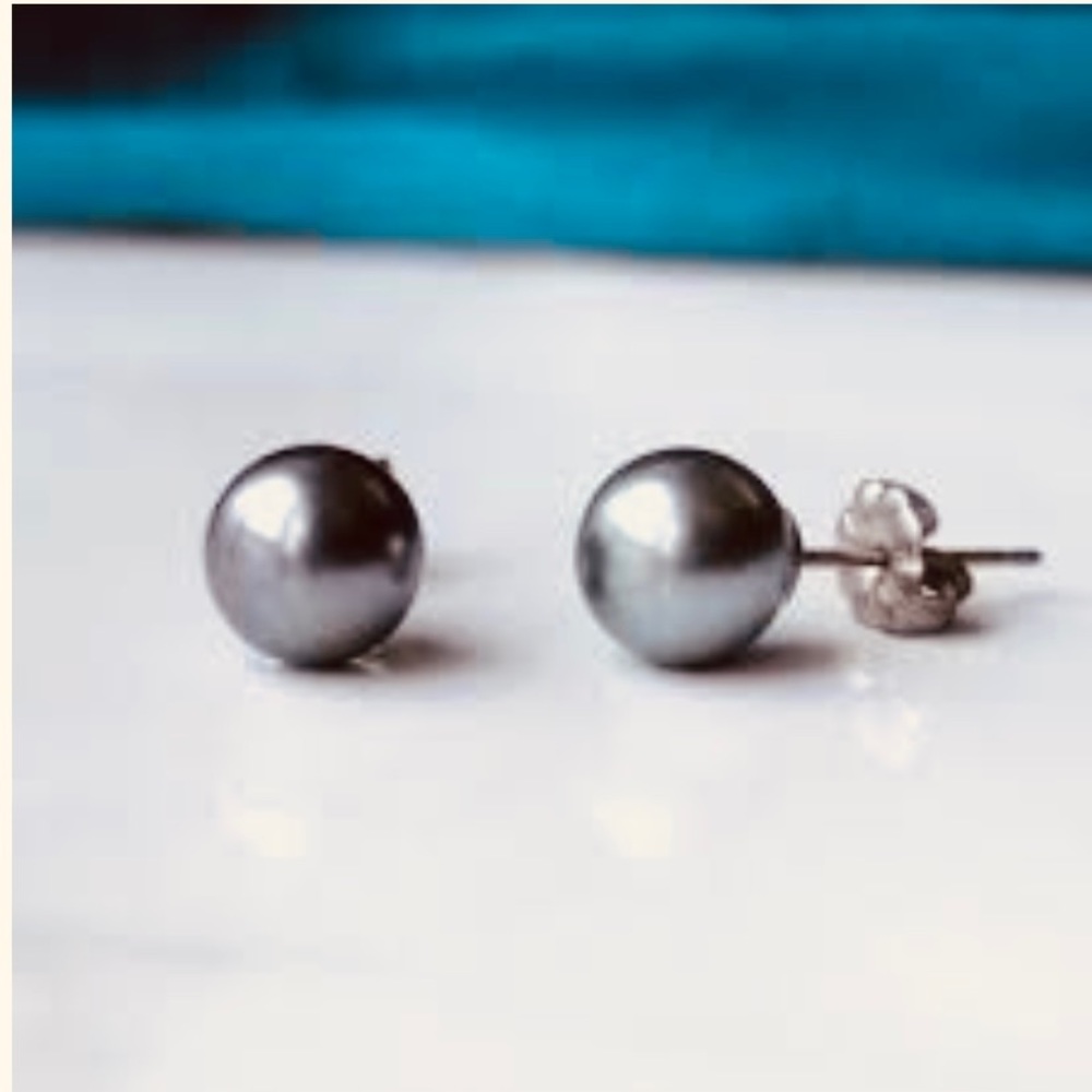 💗 Grey Pearl Stud Small Earrings NEW